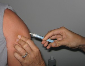 Vaccin dans bras-mondesanspalu